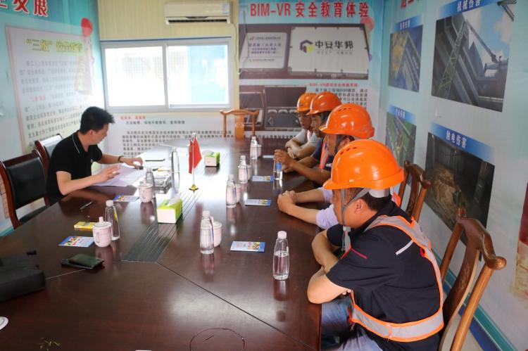 國務院保障農(nóng)民工工資支付工作考核督察組來我公司浦口G08項目檢查指導工作-第4張圖片-南京九建